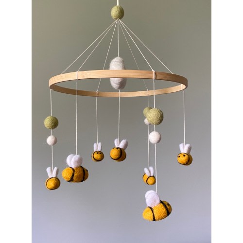 Bee mobile/ woodland mobile/ Baby mobile girl/ Winnie the Pooh nursery Mobile/ baby Crib mobile boy/ newborn Gift/ garden nursery mobile
