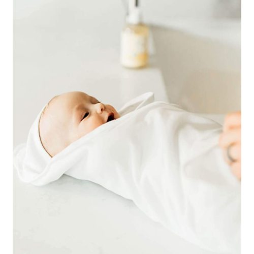 Burt's Bees Baby - Hooded Towel, Absorbent Knit Terry, Super Soft Single Ply, 100% Organic Cotton (Cloud White) - 1-Pack