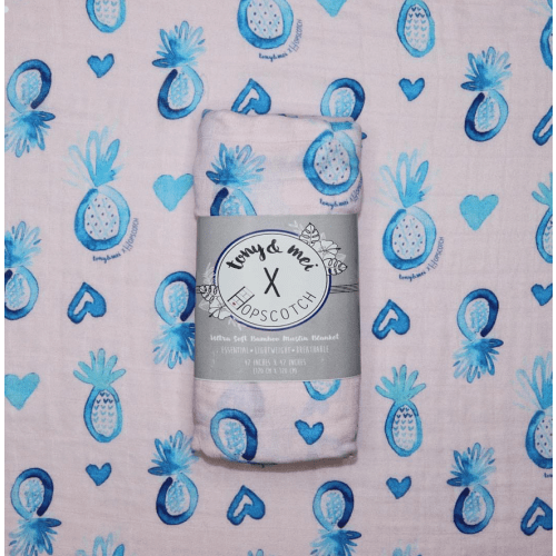 Tony & Mei | EXCLUSIVE Ultra Soft Bamboo Muslin Pink/Navy Pineapple Swaddle