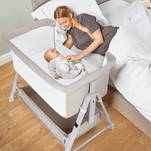 Cowiewie Baby Bassinet Bedside Portable Bassinet with Wheels Storage Travel Bag, for 0-6 Months, Brown