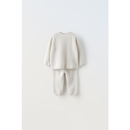 TEXTURED PRINTED OVERALLS100% CASHMERE SWEATER AND PANTS MATCHING SETSTRIPED WRAPPED KNIT SWEATER