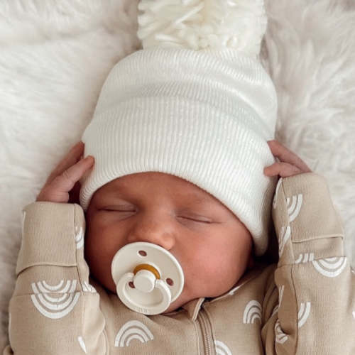 Baby’s first hat - warm white Pom