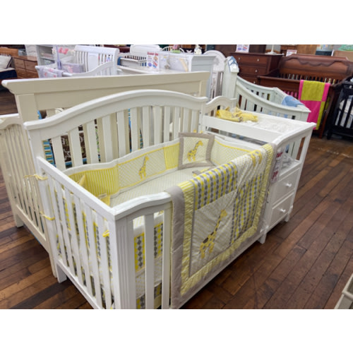 Crib/changing table