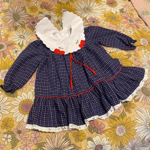 Adorable vintage cherry dress with collar, white...