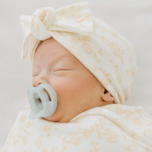 RUCHED BEANIE WITH BOW
