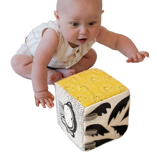 Wee Gallery Soft Block, Baby Sensory Toy with High-Contrast Graphics, Organic Soft Fabric Soft Blocks, Crinkle Flap and Textures, Tummy Time Activity for Babies and Toddlers - Jungle