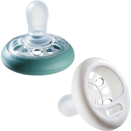 Tommee Tippee Breast-Like Pacifier, 0-6 Month Pack of 2 Pacifiers with Breast-Like Baglet, Symmetrical Design, and BPA Free