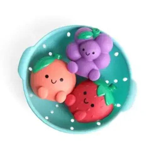 Itzy Ritzy Bath Squirter Toys – Set of 3 Textured, Fruit-Shaped Bath Toys & 1 Sprinkle Strainer – Itzy Splash Pals Promote Sensory Play, Cause & Effect, & Motor Skill Development – 6 Mos & Up (Fruit)