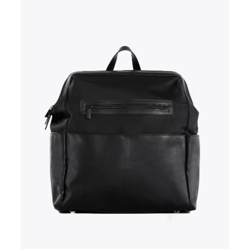BÉIS 'The Diaper Backpack' in Black - Black Diaper Bag & Diaper Backpack
