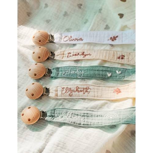 Personalized pacifier clip holder in cotton gauze, Personalized fabric pacifier clip with wooden clip,hand embroiered name,baby shower gift