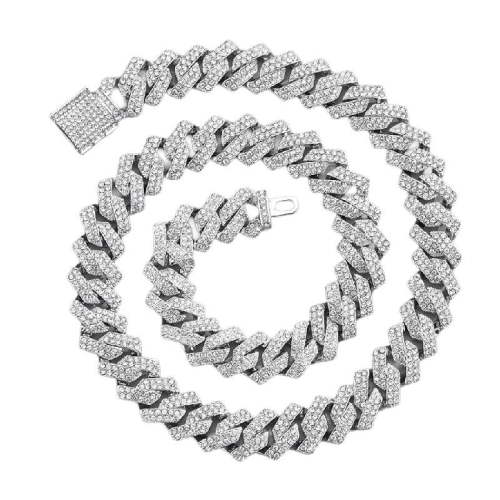 Sparkling Diamonds Studded Cuban Link Necklace Fashionable Statement Pieces Jewelry Accessory for Trendsetters