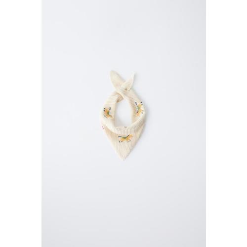 KNIT BANDANA WITH CROSS-STITCH DETAILS