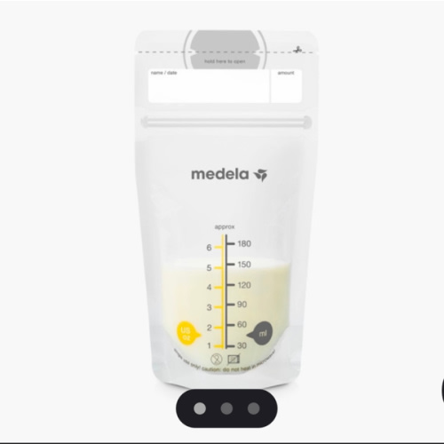 Medela Breast Milk Storage Bags, 100 Count, Ready to Use Breastmilk Bags for Breastfeeding, Self Standing Bag, Space Saving Flat Profile, Hygienically Pre-Sealed, White, 6 Ounce