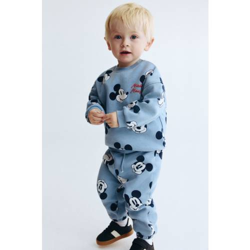 2-PIECE PRINTED SWEATSHIRT AND JOGGERS SET