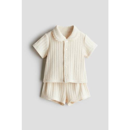 2-PIECE SHIRT AND SHORTS SET