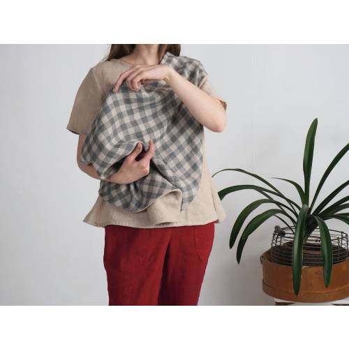 Linen breasfeeding cover. Linen nursing cover. Natural breastfeeding shawl. Linen nursing scarf. Nursing wrap. Triangle linen nursing cover.