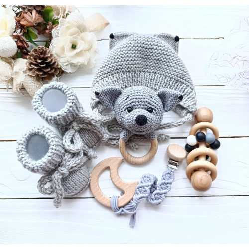 Wolf baby gift set Pregnancy gift box New mom gift Baby shower gift set Newborn gift basket Crochet Wolf baby first rattle toy & booties set