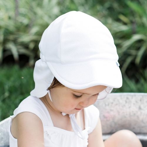 i play. by green sprouts Baby & Toddler Breathable Flap Hat All-day, UPF 50+ sun protection Wet or Dry - 0-6 Months - White