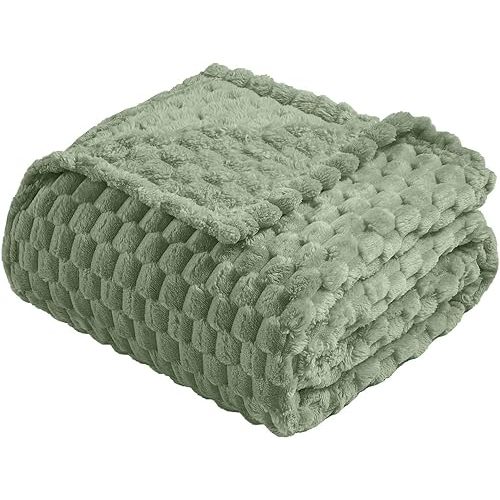 Vessia Flannel Fleece King Size Bed Blanket(108x90 inch), 3D Jacquard Sage Green Fuzzy and Warm Blanket for Adults, 300GSM Super Soft Touch Cozy Lightweight Home Decor for All-Season