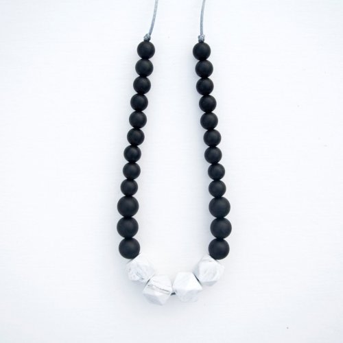 White Marble Silicone Teething Necklace - Black
–
Loulou LOLLIPOP