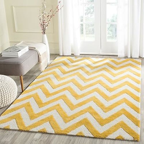 SAFAVIEH Cambridge Collection 4' x 6' Gold / Ivory CAM139Q Handmade Chevron Premium Wool Area Rug