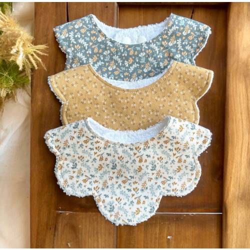 Vintage bib/Baby bib/Adjustable three snap bib/Baby scallop bib/Vintage flower bib/Flower bib/Cotton bib/Terrycloth