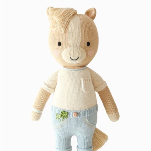 Liam the pony – cuddle+kind