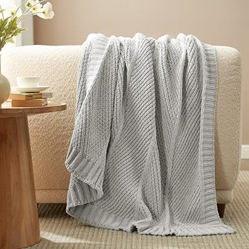 Amélie Home Chenille Knit Throw Blanket for Couch, Chunky Knit Blanket with Chevron Texture Non-Shedding, Decorative Farmhouse Soft Blanket for Home Sofa Chair Bed, Light Grey, 50x 60