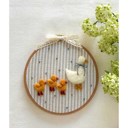 Mama duck and baby Needle Felted Embroidery Hoop