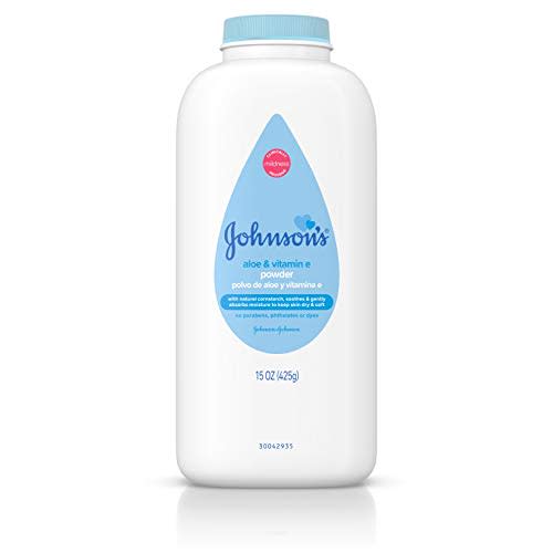 Johnson's Baby Powder, Naturally Derived Cornstarch with Aloe & Vitamin E for Delicate Skin, Hypoallergenic and Free of Parabens, Phthalates, and Dyes for Gentle Baby Skin Care, 15 oz