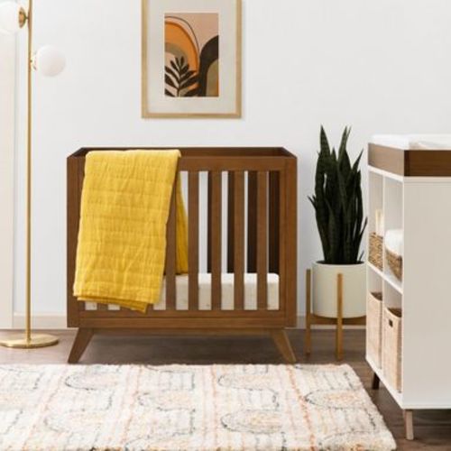 daVinci Otto 3-in-1 Convertible Mini Crib with 4" Mattress - Walnut