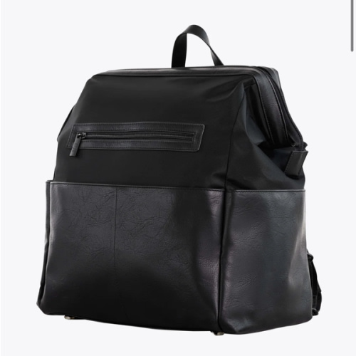 BÉIS 'The Diaper Backpack' in Black - Black Diaper Bag & Diaper Backpack