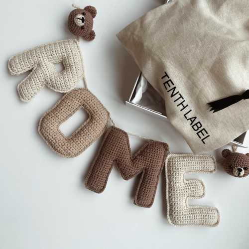 Crochet bear named garland. Personalised name item for babies nursery or children’s bedroom. Crochet handmade item. Baby shower gift bunting