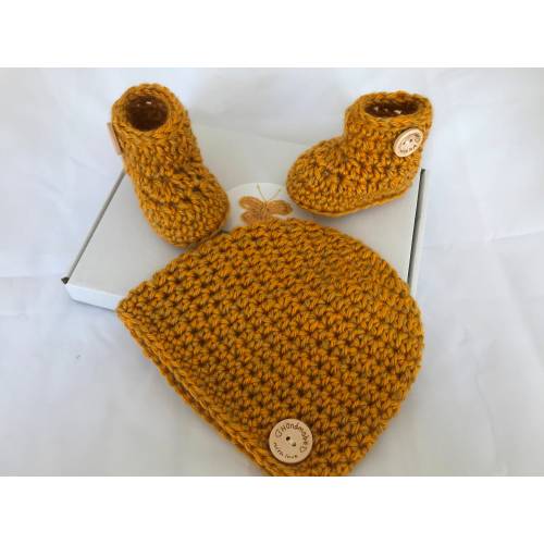 Mustard yellow baby beanie and booties. Baby hat and booties set. Baby coming home set.