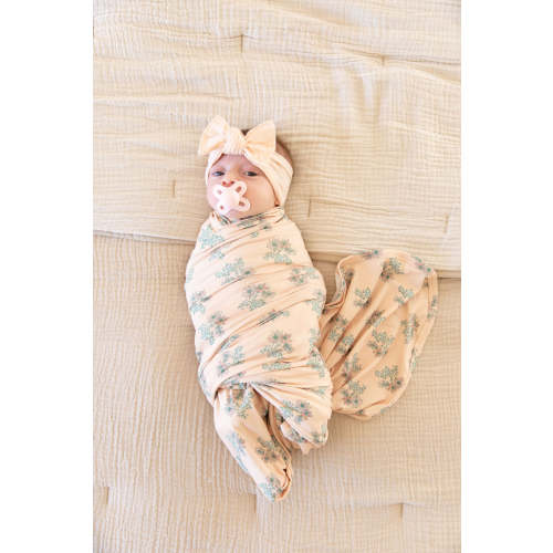 PALE PEACH DAISY FLORAL | SWADDLE