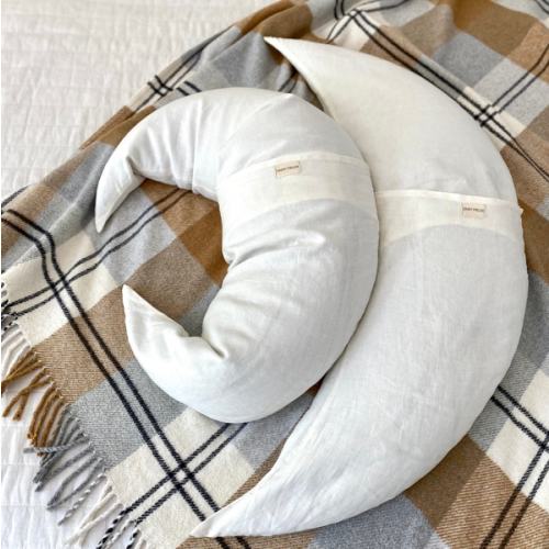 Natural pregnancy and feeding pillow. Daisy Fields.