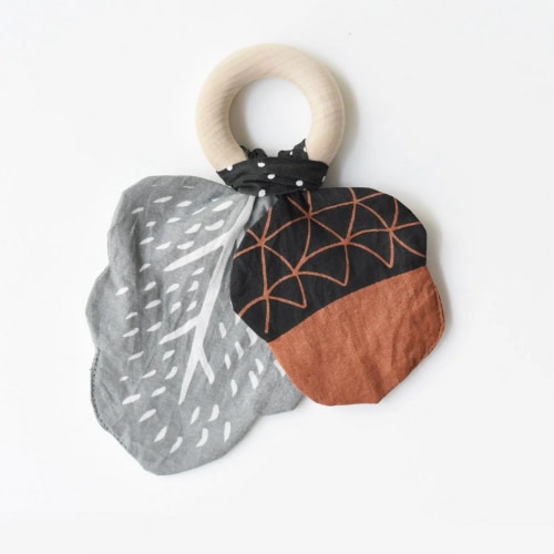 Organic Crinkle Teether - Acorn
