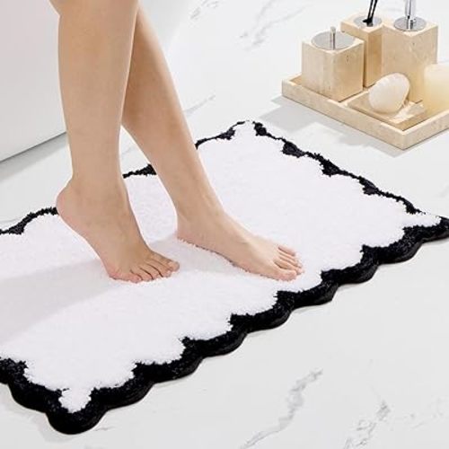 ORTIGIA Small Cute Scalloped Bath Mat, White and Black Plush Microfiber Scallop Bathroom Rugs Non Slip Washable Quick Dry Absorbent, Bathmat for Shower Stall Vanities Kitchen Floor Entrance, 17x24