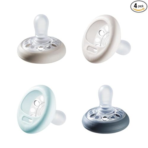 Tommee Tippee Breast-Like Pacifier, 0-6 Months, Symmetrical Design, Natural Breast-Like Baglet, BPA-Free Binkies, Pastel/Blue/Black, Pack of 4