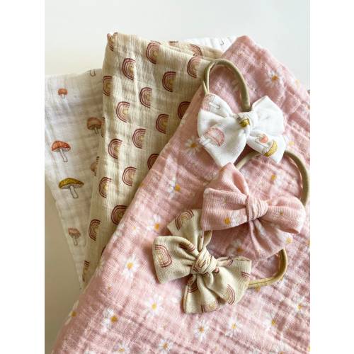 Daisy swaddle and bow