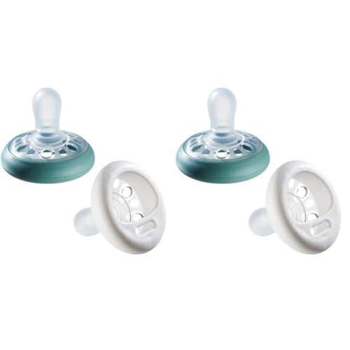 Tommee Tippee Breast-Like Pacifier, 0-6 Month Pack of 4 Pacifiers with Breast-Like Baglet, Symmetrical Design, and BPA Free