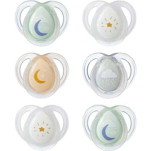 Tommee Tippee Nighttime Pacifiers, 0-6 Months, 6 Pack of Glow in The Dark Pacifiers with Symmetrical Silicone baglet