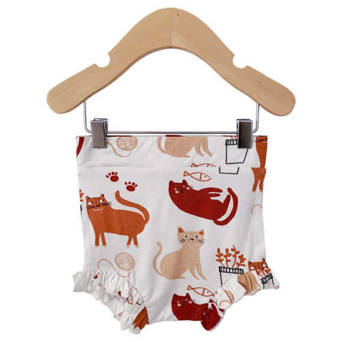 Ruffle Bloomer, Cats