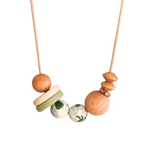 Breastfeeding fiddle necklace with beechwood and silicone flower detail for nursing and feeding | Perfect for baby wearing.