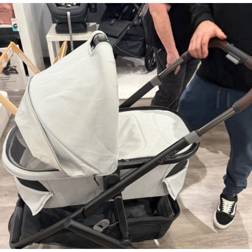 UPPAbaby Bassinet V3 - Savannah (Pearl Gray Jacquard / Carbon Frame)