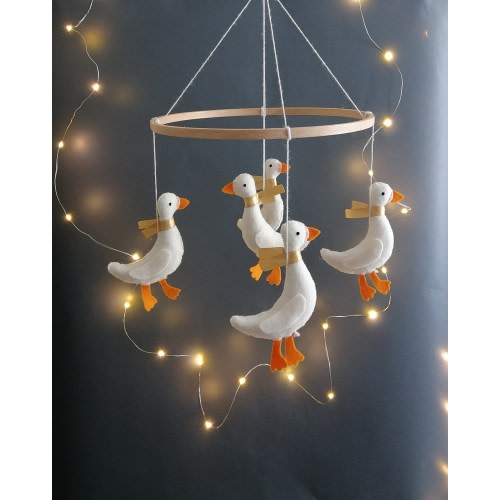 Geese mobile for crib,felt Goose cot mobile, duck baby mobile, nursery decor, unique baby gift ideas ,baby shower,felt geese toys