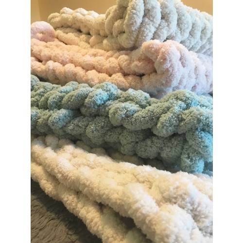 Chunky knit baby blanket | handmade | Super soft and comfy | Gift ideas for baby showers