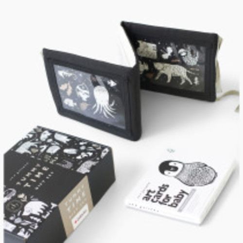 Wee Gallery Tummy Time Gallery & Art Cards Bundle - Black & White