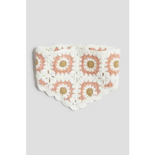 CROCHET-LOOK BIB