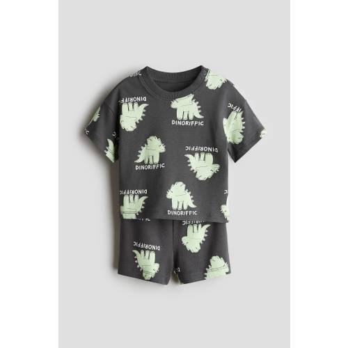 2-PIECE T-SHIRT AND SHORTS SET